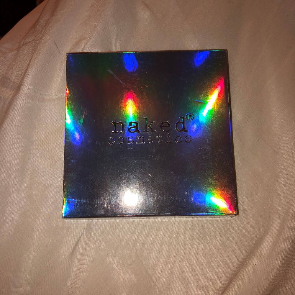 Naked cosmetics holographic highlighter
